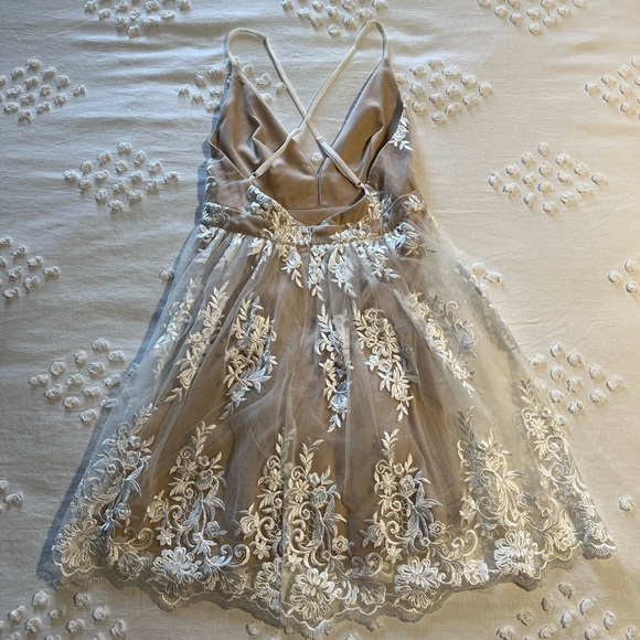 Lulu’s Lace Dress - Picture 3 of 4